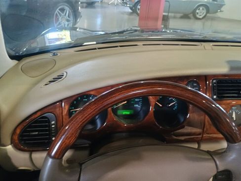 Used 2001 Jaguar XK8 Convertible image 19