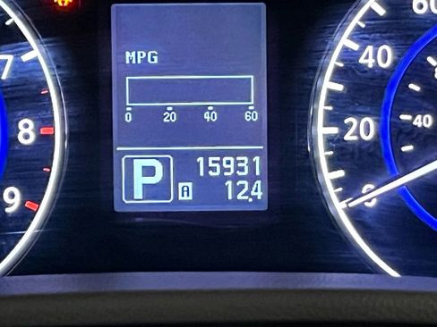 Used 2015 INFINITI Q40 w/ Moonroof Package image 22