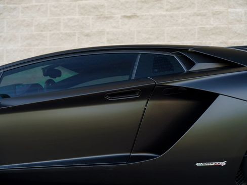 Used 2017 Lamborghini Aventador S AWD/4WD image 39