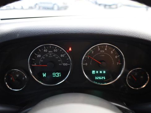 Used 2014 Jeep Wrangler Unlimited Sahara w/ Connectivity Group image 8