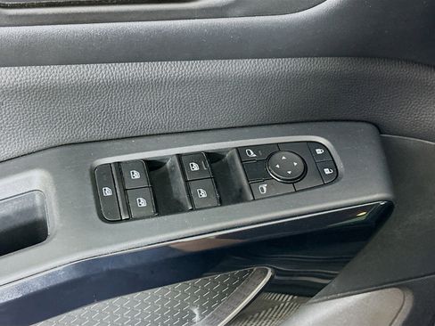 Used 2024 Nissan Pathfinder SV image 15