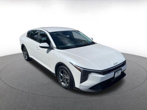 Used 2025 Kia K4 LXS image 1