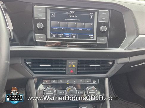 Used 2022 Volkswagen Jetta SE image 17