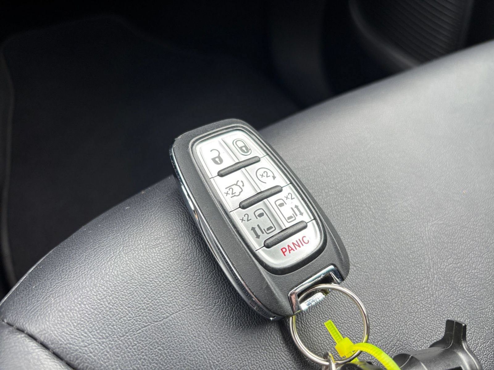 Used 2025 Chrysler Pacifica Select FWD image 20