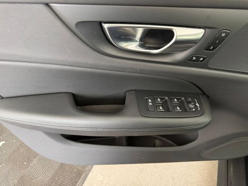 Used 2025 Volvo V60 B5 Cross Country Plus image 20