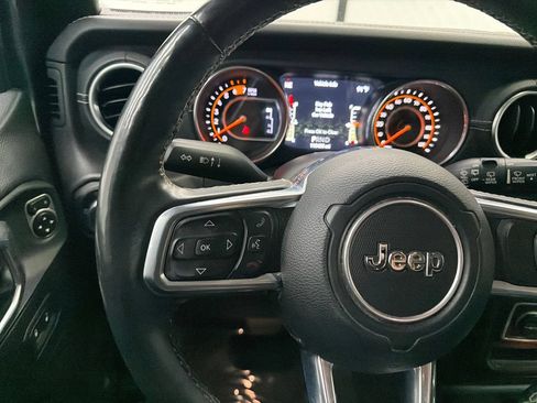 Used 2018 Jeep Wrangler Unlimited Sahara AWD/4WD image 24