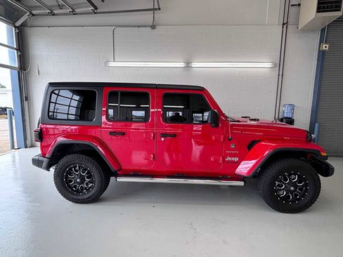 Used 2019 Jeep Wrangler Unlimited Sahara w/ Dual Top Group AWD/4WD image 8