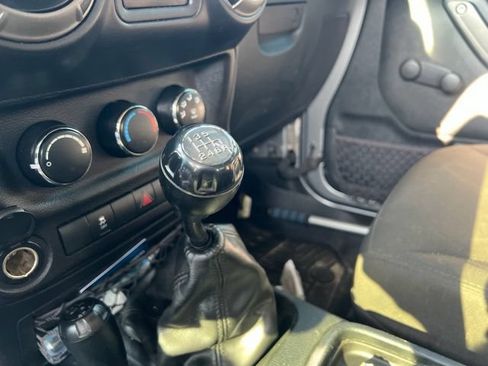 Used 2016 Jeep Wrangler Sport w/ Mopar Black Appearance Group AWD/4WD image 10