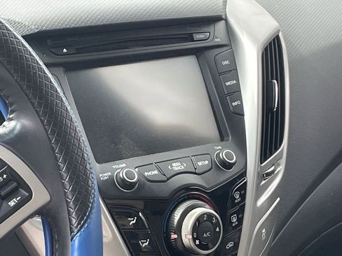 Used 2014 Hyundai Veloster w/ Style Package 02 image 8