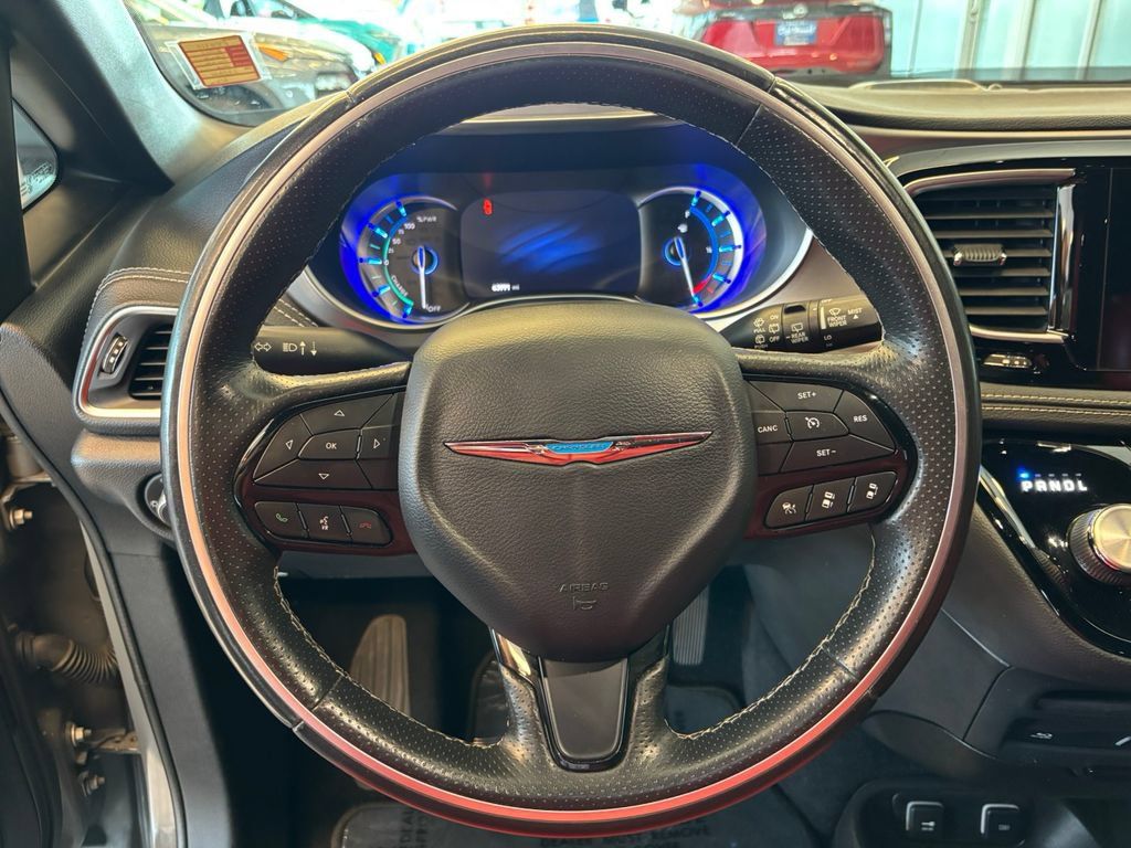 Used 2020 Chrysler Pacifica Limited w/ Quick Oder Package 2EV RED-S FWD image 17