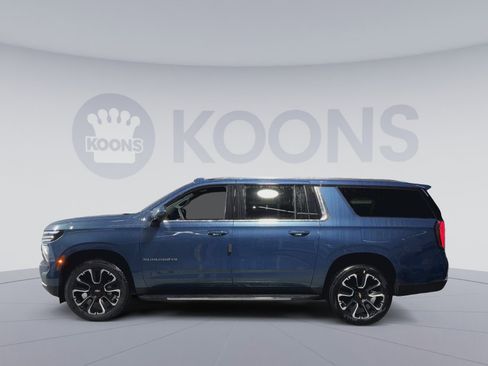 New 2026 Chevrolet Suburban LT w/ Comfort Package AWD/4WD image 7