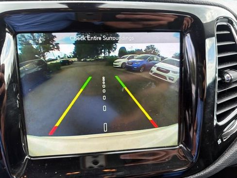 Used 2018 Jeep Compass Limited w/ Navigation Group AWD/4WD image 28
