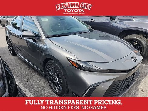 Used 2025 Toyota Camry SE w/ Convenience Package FWD image 1