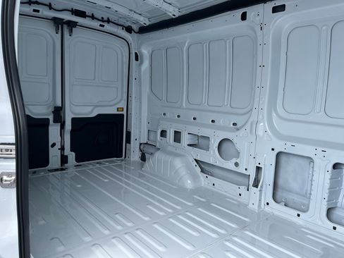 New 2025 Ford Transit 250 148 Medium Roof image 10