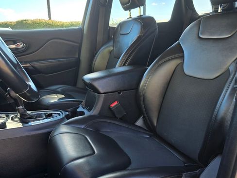 Used 2019 Jeep Cherokee Latitude Plus image 16