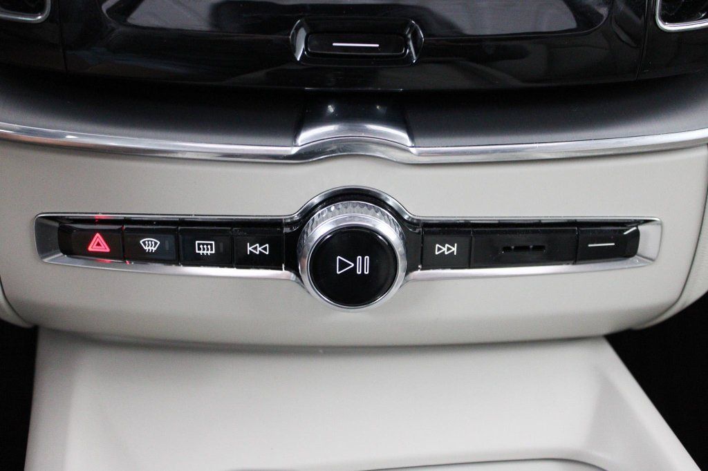 Used 2024 Volvo XC60 B5 Core w/ Protection Package Premier AWD/4WD image 37