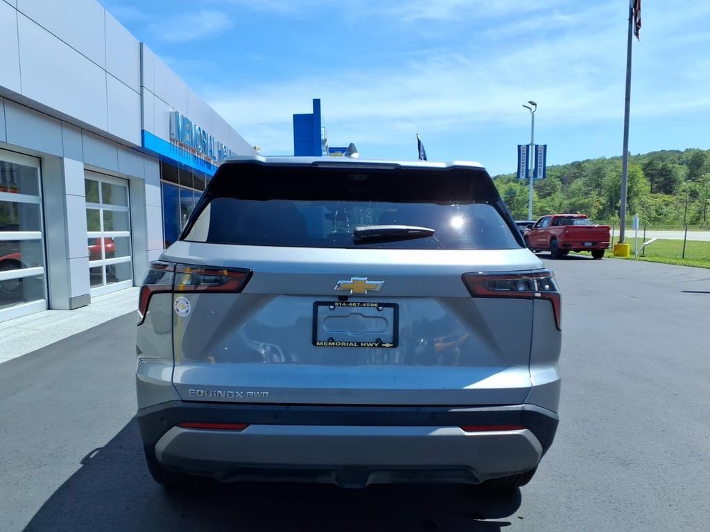 Used 2026 Chevrolet Equinox LT w/ Safety and Technology Package AWD/4WD image 6