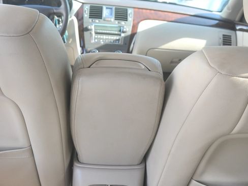 Used 2008 Cadillac DTS FWD image 39
