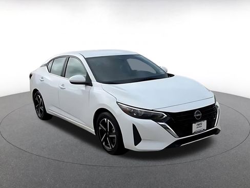 Used 2025 Nissan Sentra SV image 3