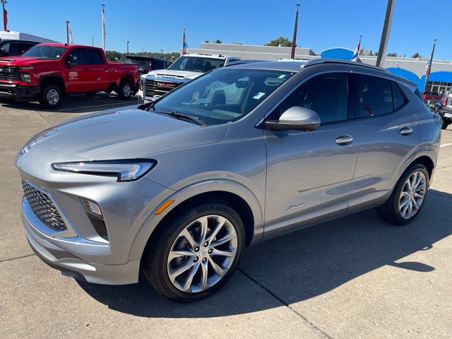 Used 2024 Buick Encore GX Avenir w/ Avenir Technology Package FWD image 2