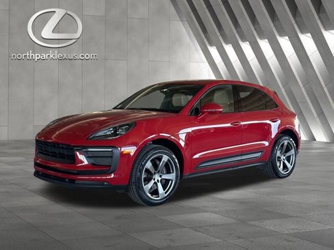 Used 2022 Porsche Macan image 3