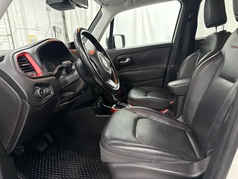 Used 2018 Jeep Renegade Trailhawk AWD/4WD image 6