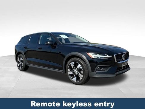 Used 2021 Volvo V60 T5 Cross Country AWD/4WD image 9