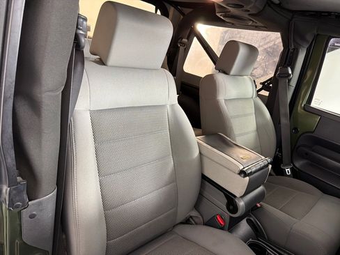 Used 2009 Jeep Wrangler Sahara AWD/4WD image 21