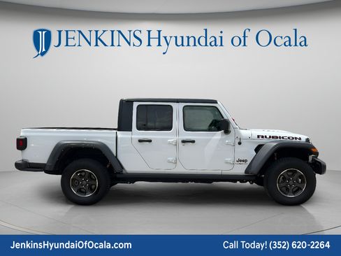Used 2022 Jeep Gladiator Rubicon w/ Cold Weather Group AWD/4WD image 2