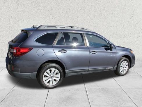 Used 2017 Subaru Outback 2.5i Premium image 7
