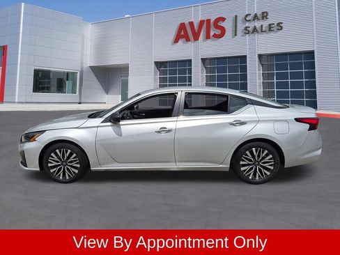 Used 2025 Nissan Altima 2.5 SV FWD image 10