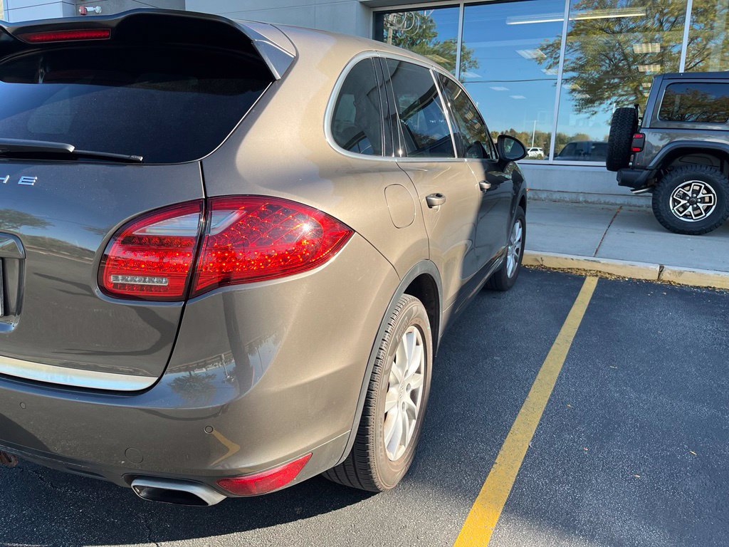 Used 2012 Porsche Cayenne AWD/4WD image 8
