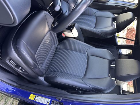 Used 2024 Toyota Corolla Cross AWD Hybrid w/ Convenience Package image 17