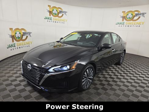 Used 2025 Nissan Altima 2.5 SV FWD image 3