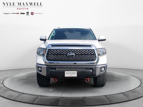 Used 2018 Toyota Tundra SR5 w/ SR5 Upgrade Package AWD/4WD image 18