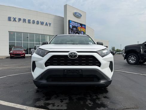 Used 2020 Toyota RAV4 LE w/ Carpet Mat Package FWD image 2