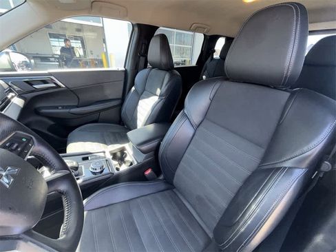 Used 2024 Mitsubishi Outlander SE image 11