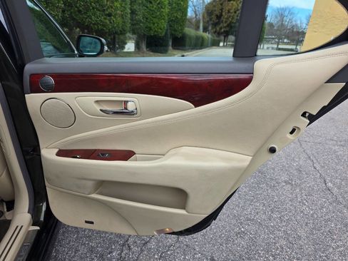 Used 2010 Lexus LS 460 image 33