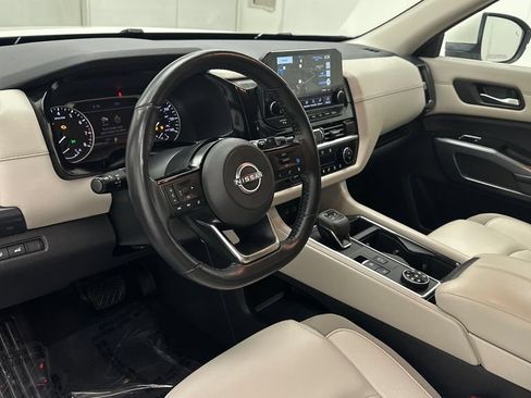 Used 2023 Nissan Pathfinder SL AWD/4WD image 17