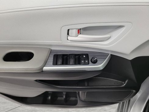 Used 2025 Toyota Sienna LE image 27