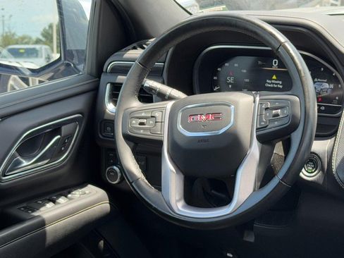 Used 2023 GMC Yukon XL SLT AWD/4WD image 13