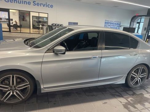 Used 2017 Honda Accord Sport Special Edition image 3
