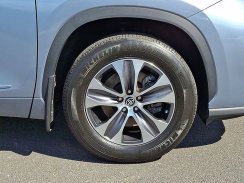 Used 2023 Toyota Highlander XLE image 8