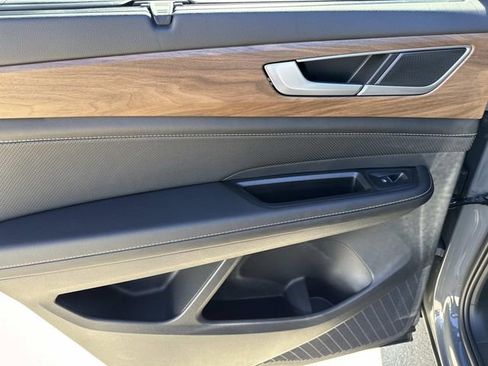 New 2026 Volkswagen Atlas SE image 9