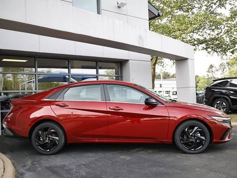 New 2026 Hyundai Elantra SEL Sport Premium FWD image 3