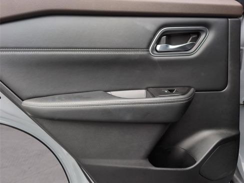 Used 2022 Nissan Rogue Platinum w/ Head-Up Display Package image 30