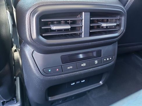 Used 2025 Honda Pilot EX-L image 11