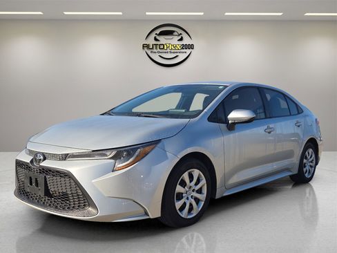 Used 2021 Toyota Corolla LE image 3
