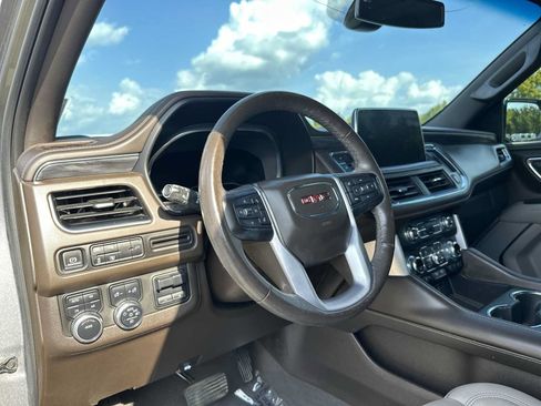 Used 2022 GMC Yukon SLT w/ SLT Premium Package AWD/4WD image 16