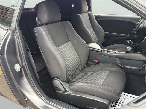 Used 2016 Dodge Challenger SXT RWD image 14